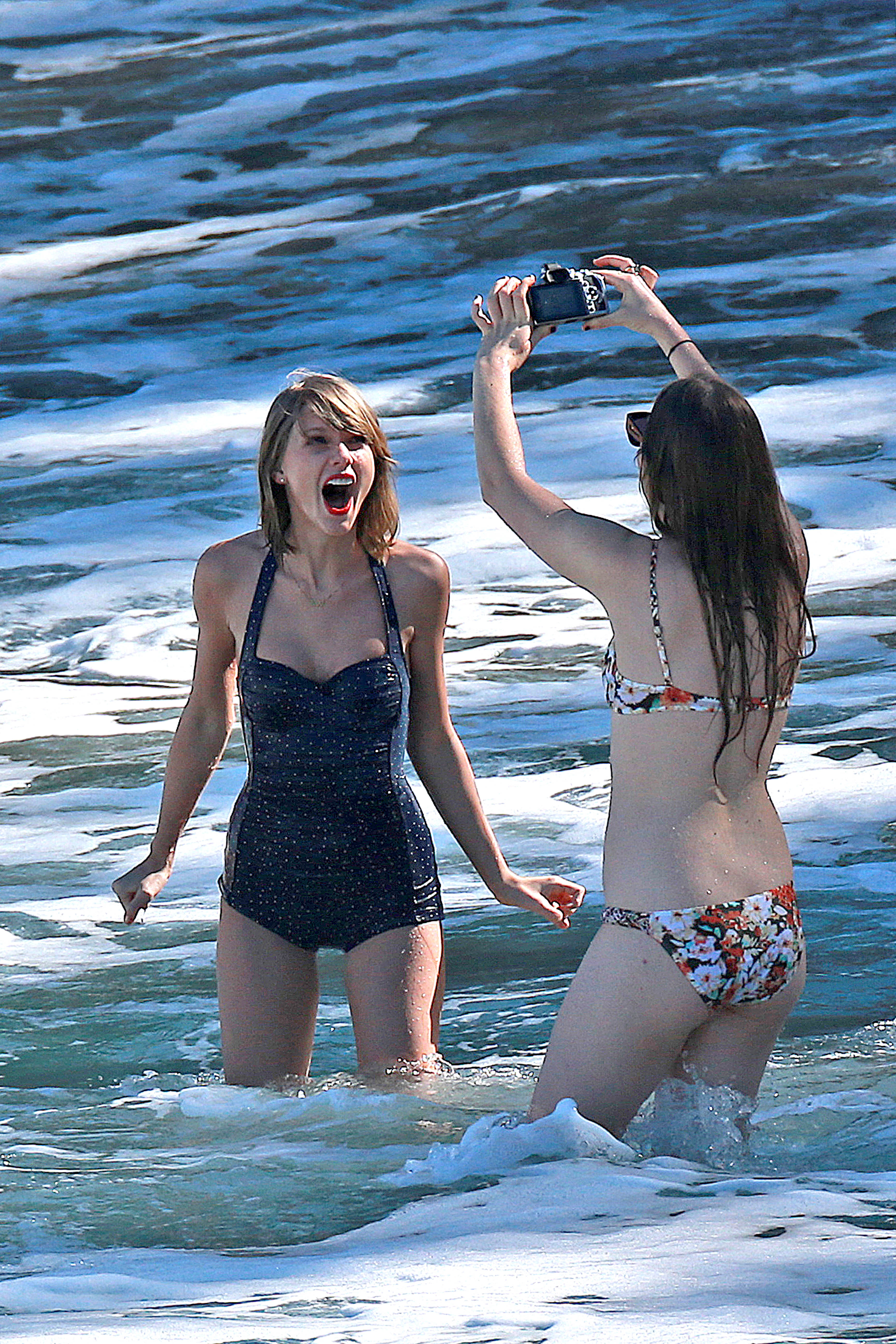https://celebrityslips.com/wp-content/uploads/2015/01/taylor-swift-bathing-suit-and-her-friends-at-the-beach-21.jpg