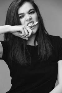 Hailee Steinfeld - CelebritySlips