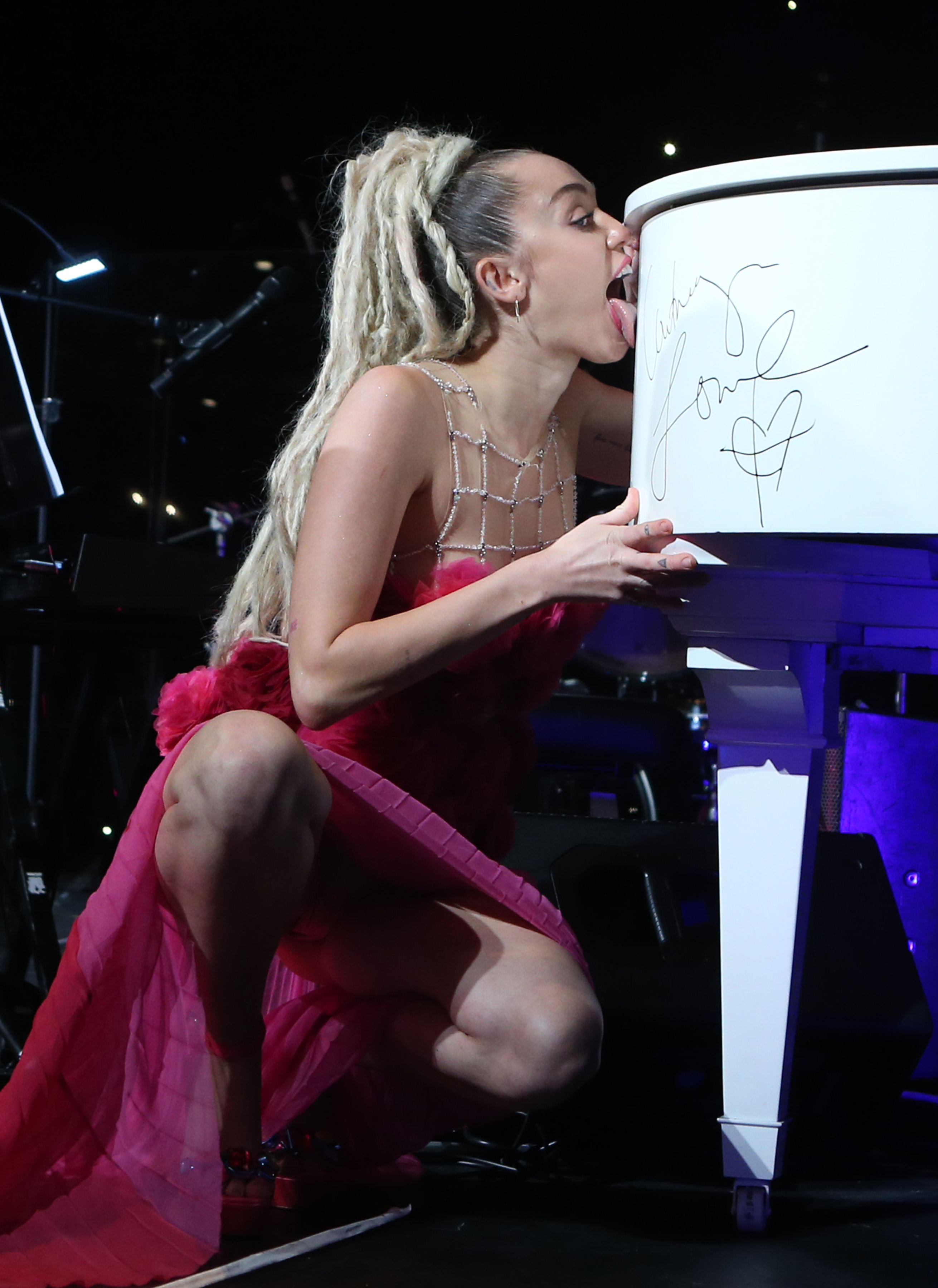 Miley Cyrus Upskirt At Vanguard Awards In Los Angeles