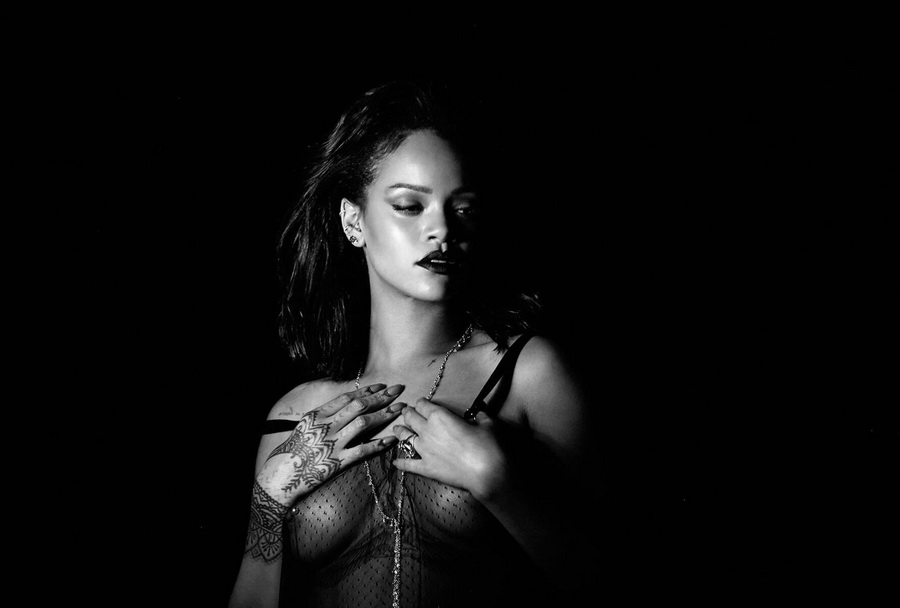 rihanna-nipples-in-kiss-it-better-music-video-promo-14