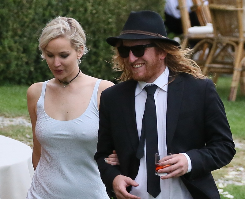 jennifer-lawrence-braless-pokies-at-a-wedding-in-italy-14