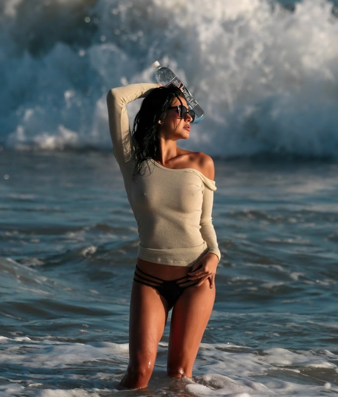 rey-robiin-see-through-top-138-water-photo-shoot-in-los-ageles-01