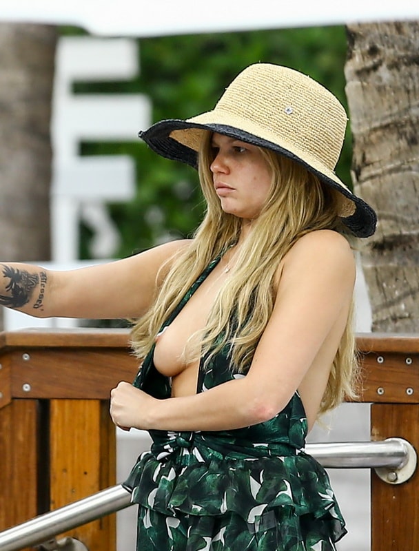Chanel West Coast Nipple Slip On A Beach In Miami.