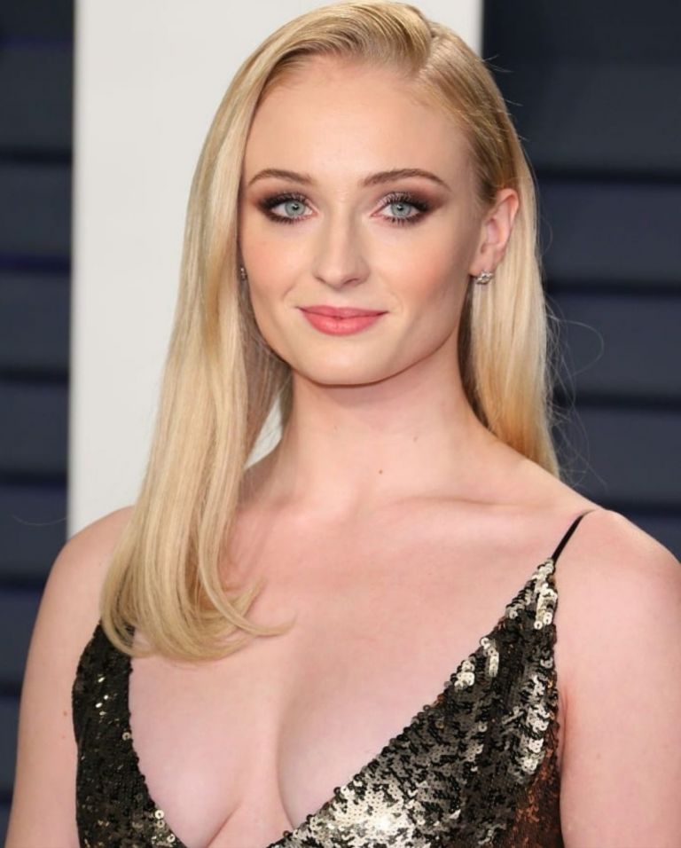 Sophie Turner - CelebritySlips